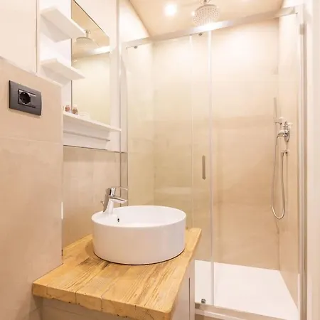 Sp15 -isola- Super Large Apartment